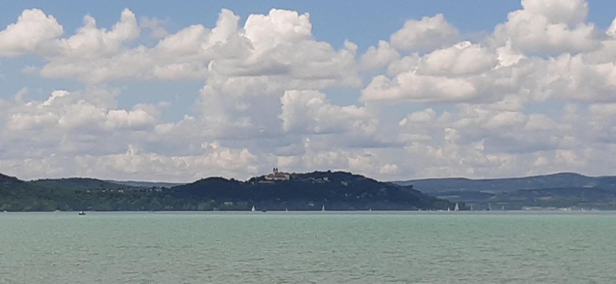 Estike Nyaralo Merevfalu Kerti Medencevel Zamardi Exterior photo